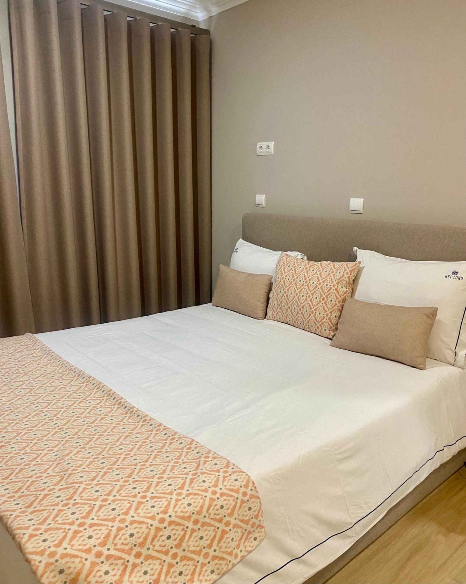 Hotel Neptuno Atouguia Da Baleia Buitenkant foto